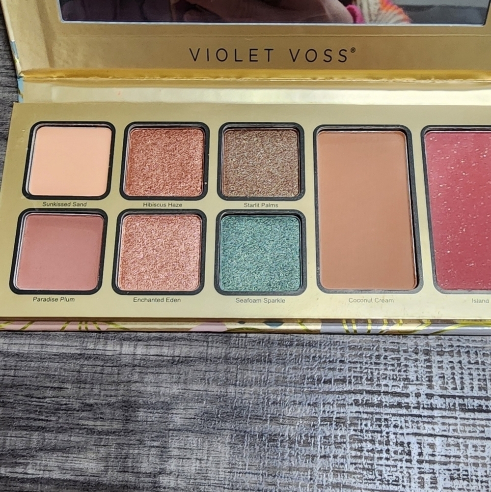 Pretty in Paradise Face & Shadow Palette - Picture 2 of 7